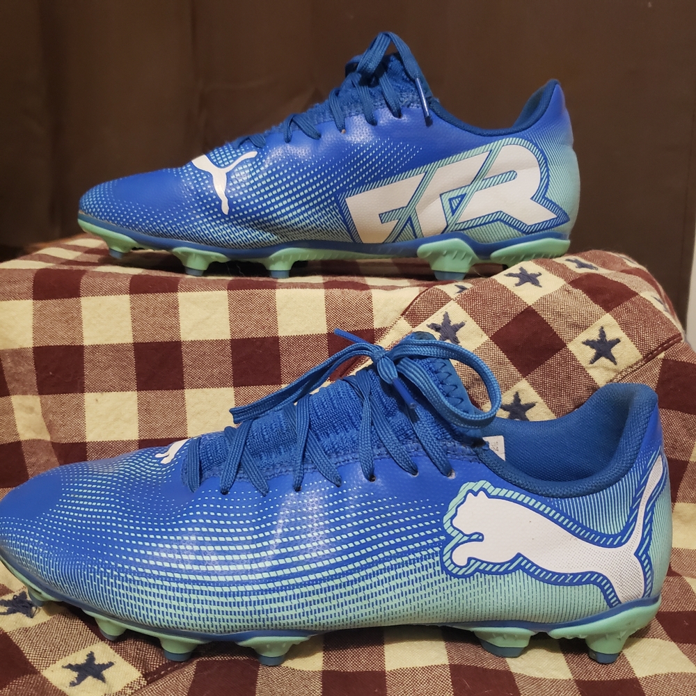 Puma Size 6Y Big Kids Vibrant Blue Soccer Cleats